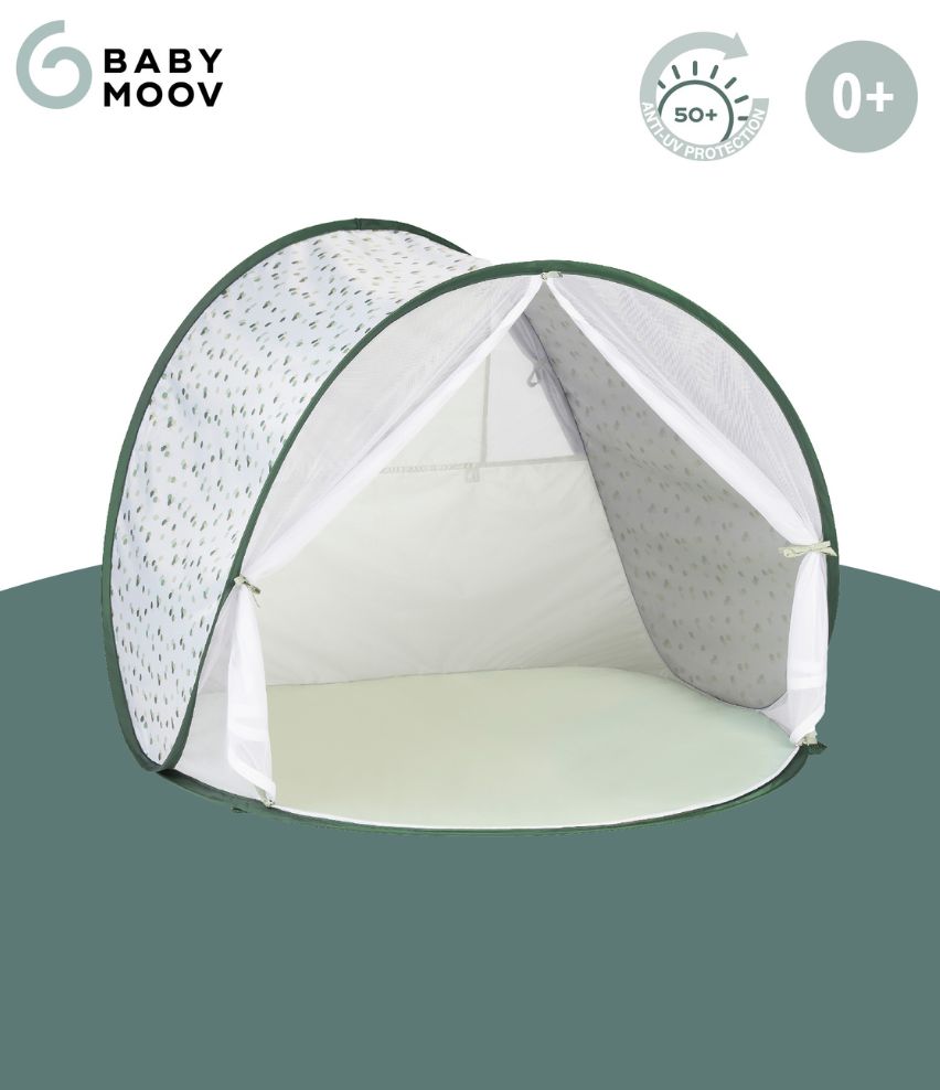 Babymoov Anti UV tent a must have with baby at the beach