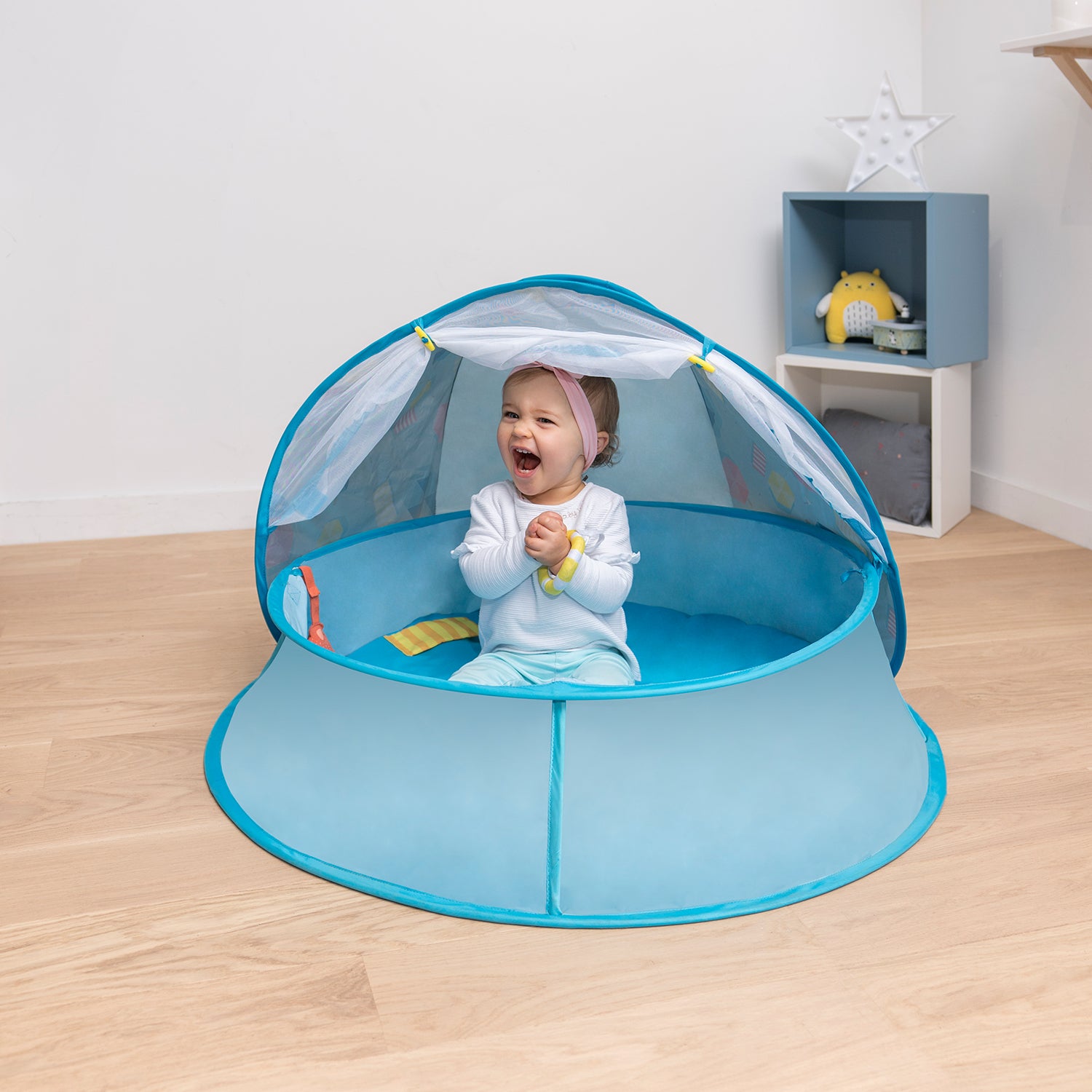 Pop up Anti uv beach tent for babies infants and toddlers. Mosquito proof pop up tent. Pool pop up tent. Tent with pool. Pool can be turned into ball pit tent. Sun shelter for babies with pool. Fill water in the tent to turn it into a pool tent. Kiddie pool. Blue design in kiddie pool. Baby pool.
