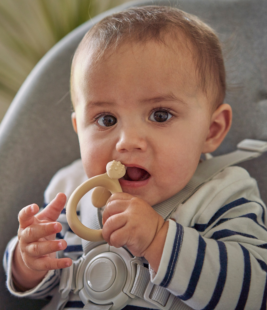 FIRST ISY Silicone Bowl Spoon and Bib Babymoov US